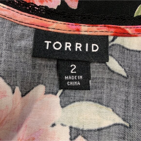 Torrid Tank Top Womens 2 2X 18-20 Black Floral Babydoll Stretch Challis Crochet - Picture 4 of 12